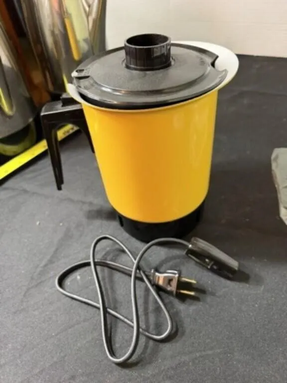 VINTAGE WESTBEND HOT POT