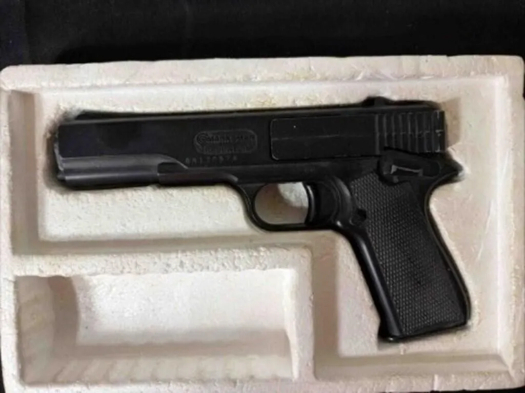 VINTAGE MARKSMAN B-B PISTOL