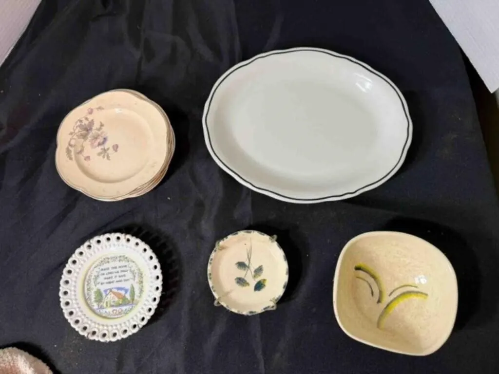 5 SM. PLATES,1 PLATTER 2 WALL PLATES, POTTERY BOWL