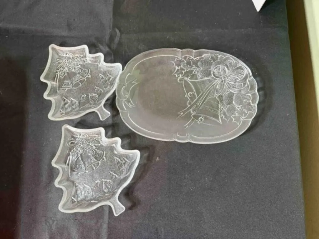 3 CHRISTMAS PLATTERS