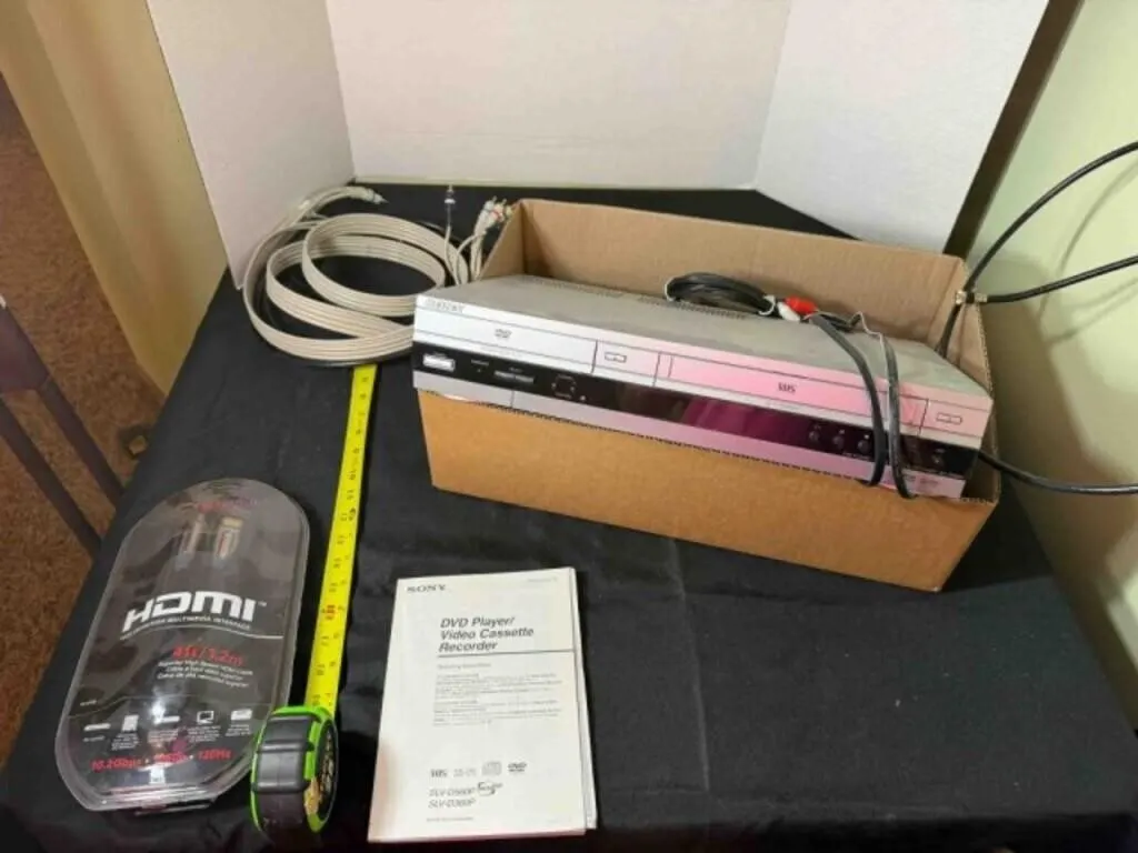 DVD PLAYER/CASSETTE RECORDER