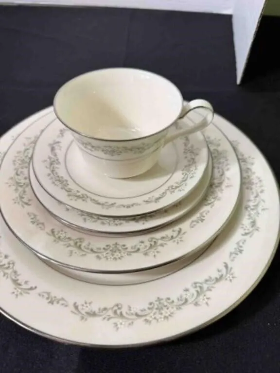 NORTAKE 5 PIECE PLACE SETTING X12