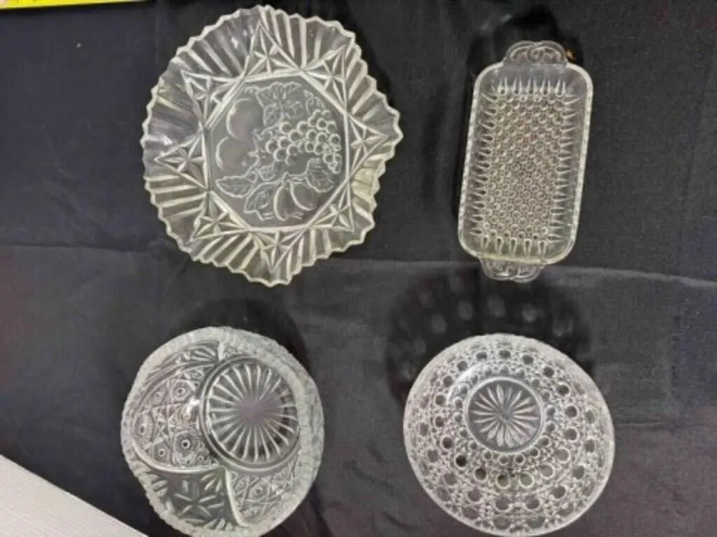 4 GLASSWARE DISHES