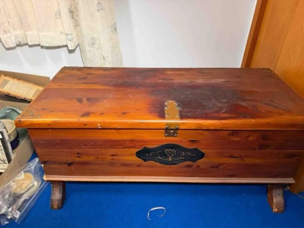 LG Wood CEDAR CHEST