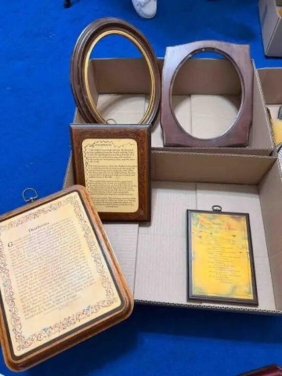 MISC Wood ITEMS-2 FRAMES AND 3 QUOTES {5 ITEMS}