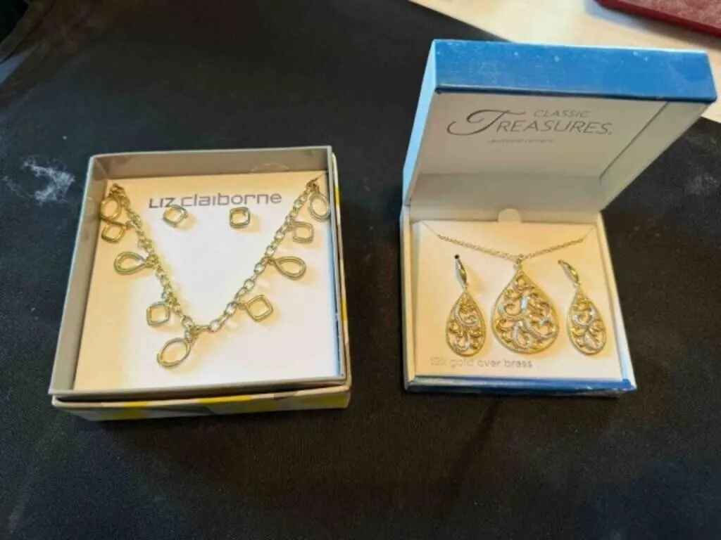 18K GOLD NECKLACE/2 SETS