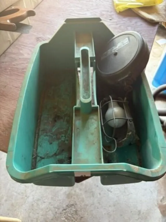 Plastic Tote with Drop Light and Reel