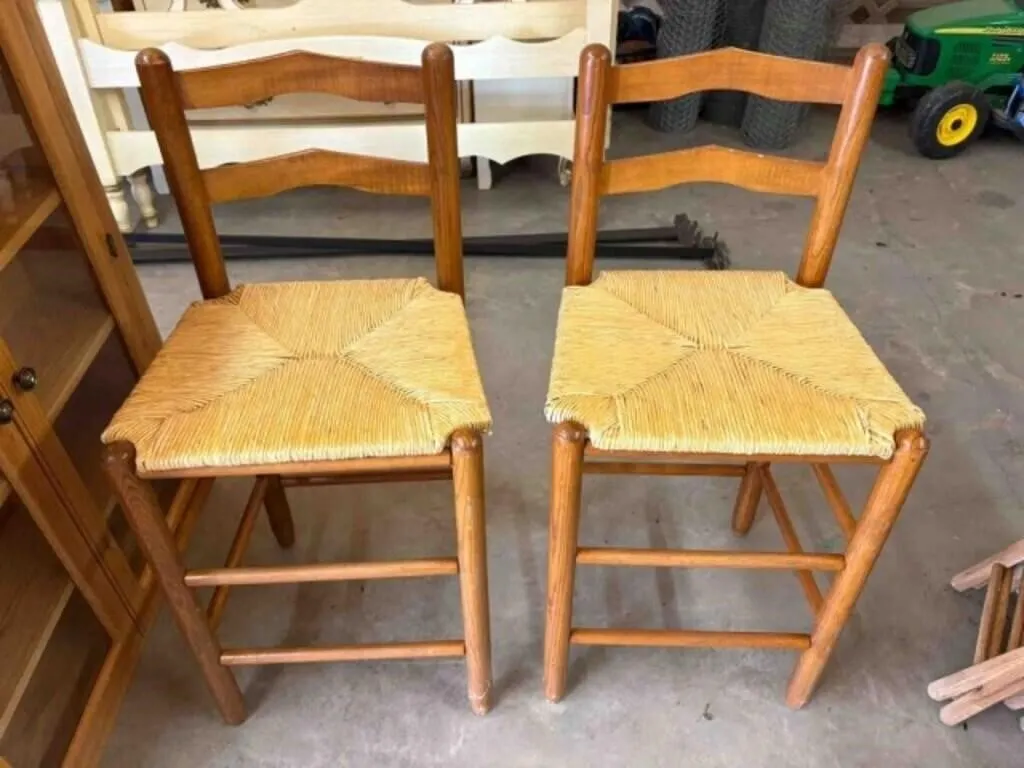 2 BAR STOOLS