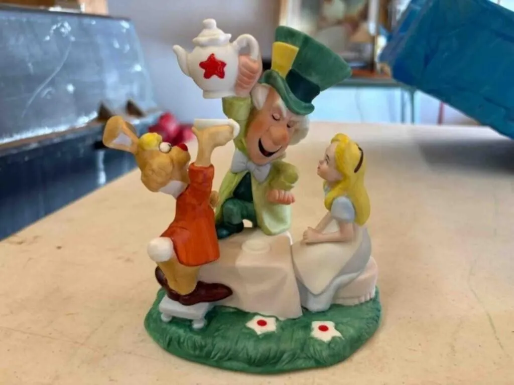 DISNEY FIGURINE