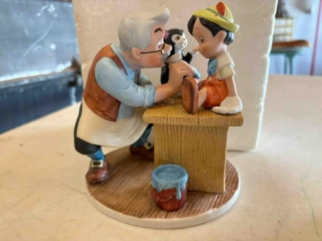 DISNEY FIGURINE