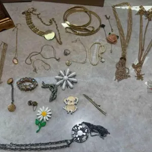 ASSORT. WOMENS JEWELRY - JEWELRY BOX