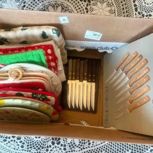 KNIFE SET AND HOT PADS