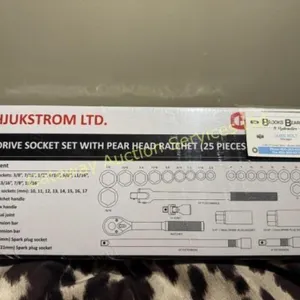 25 Pc 3/8in Drive Socket Set w/ Pear Head Ratchet