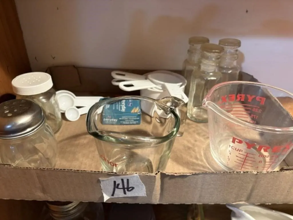 MEASURING CUPS