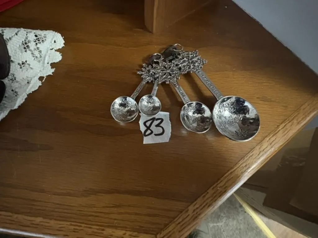 MEASURING SPOONS