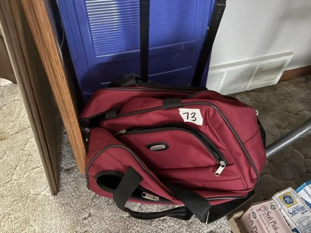 CARRY ON BAG W/WHEELS