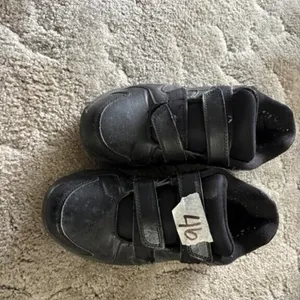 CROSS TRECKERS SIZE 12W