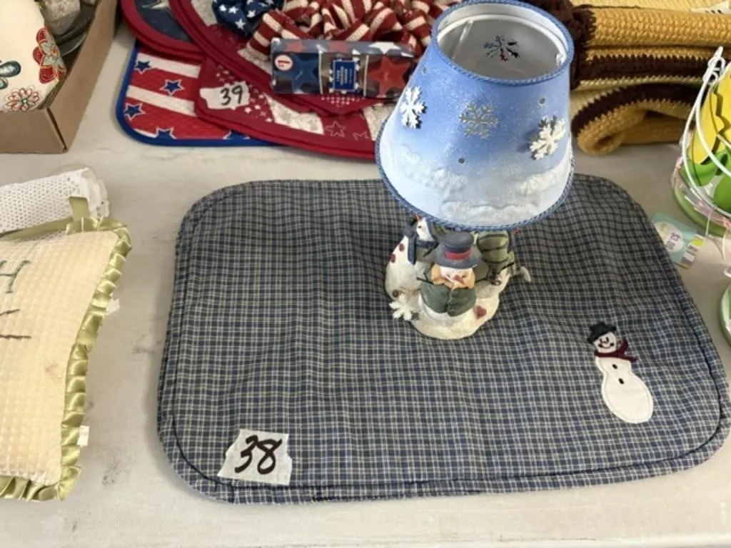 LAMP & PLACE MATS
