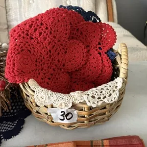 BASKET & DOILLIES