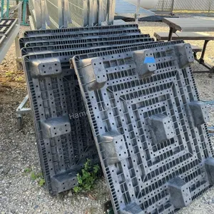 8 plastic pallets