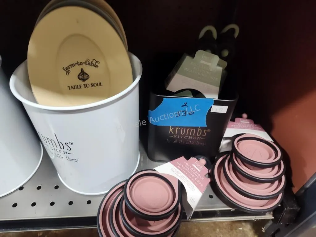 Krumbs spoon rests and measuring cups