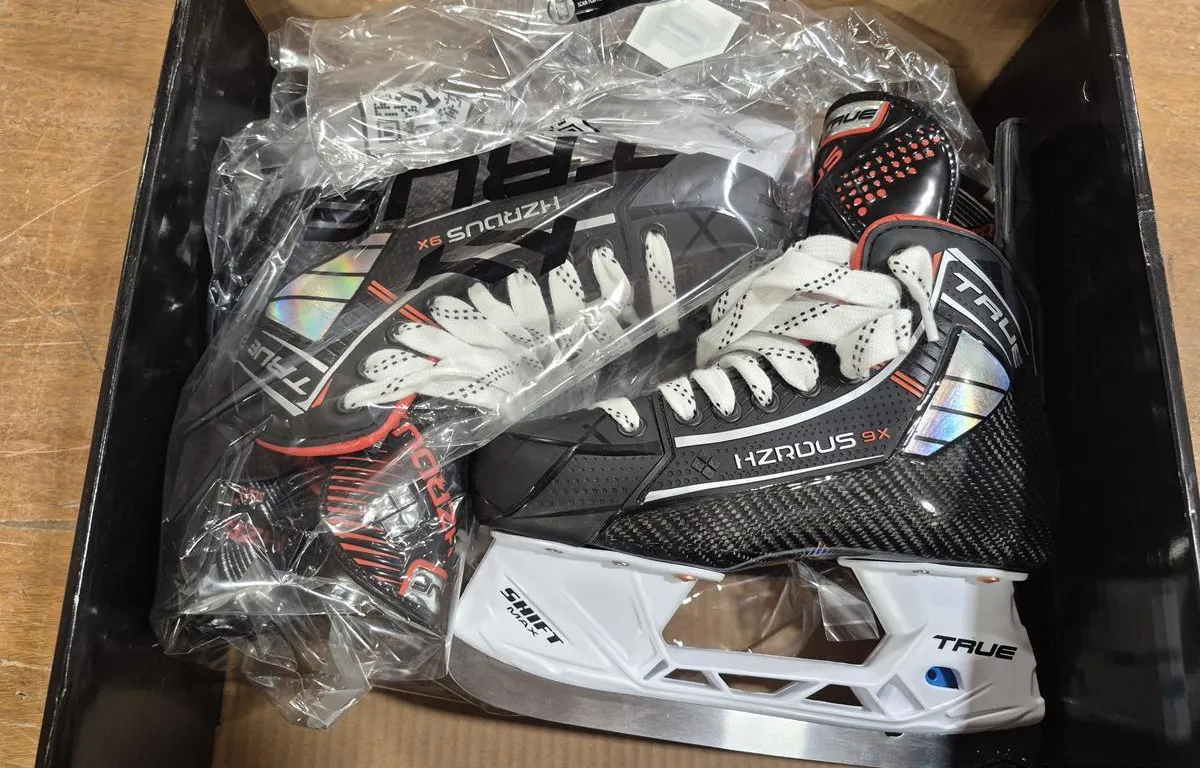 True Hzrdus 9X Hockey Skates (Size: 4.0 / Width: R)
UNRESERVED