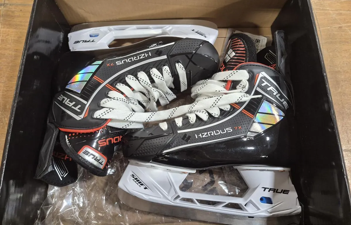 True Hzrdus 7X Hockey Skates (Size: 7.5 / Width: R)
UNRESERVED