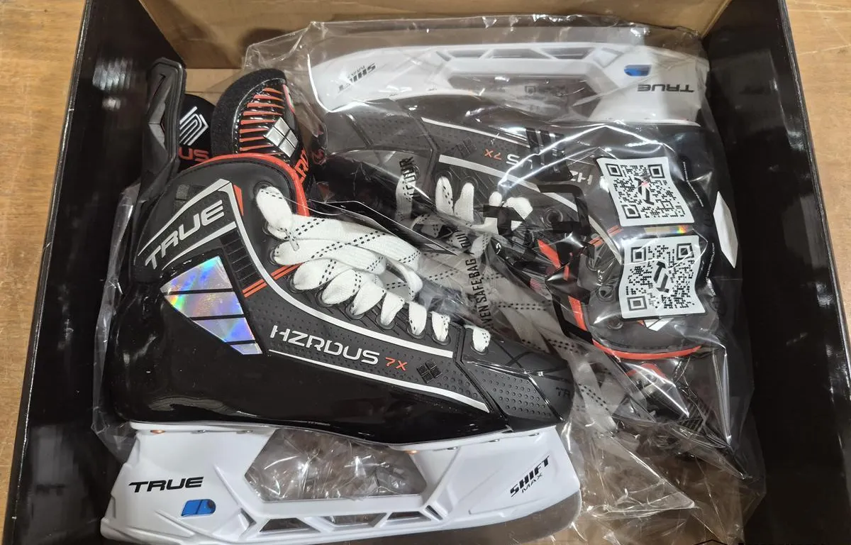 True Hzrdus 7X Hockey Skates (Size: 8.0 / Width: R)
UNRESERVED