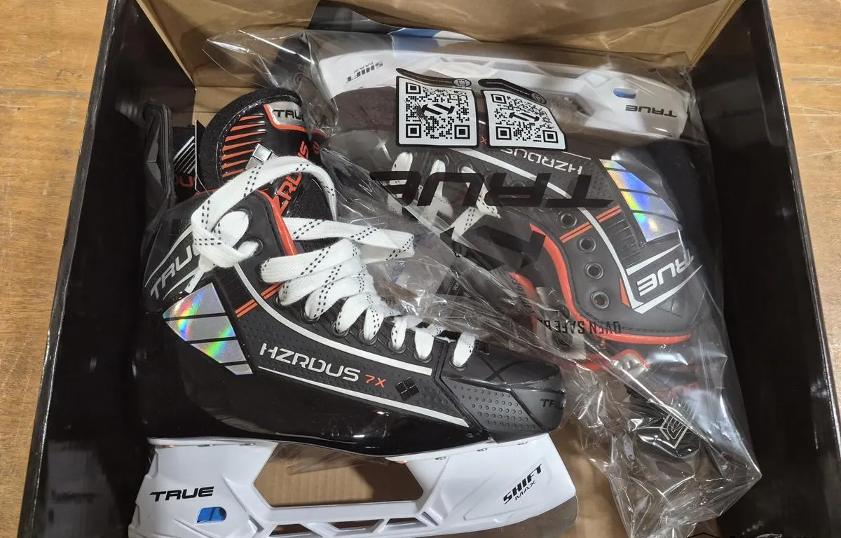 True Hzrdus 7X Hockey Skates (Size: 8.5 / Width: R)
UNRESERVED