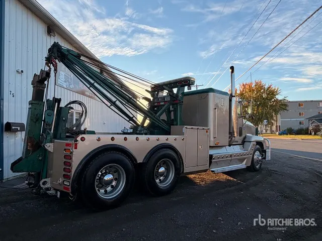 1996 Freightliner FLD120 6x4 Sleeper Tow Truck
