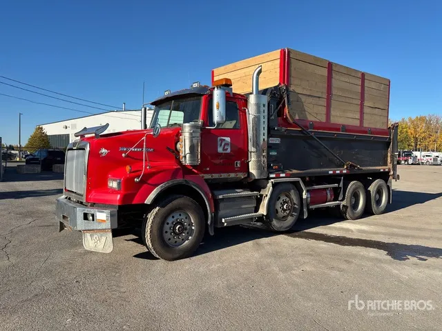 2012 Western Star 4900 8x4 Twin-Steer T/A Dump Truck