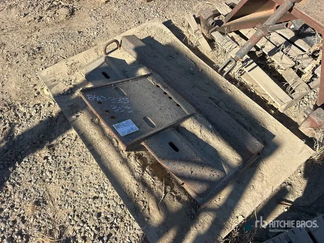 Skid Steer Attachment Mounting Plate