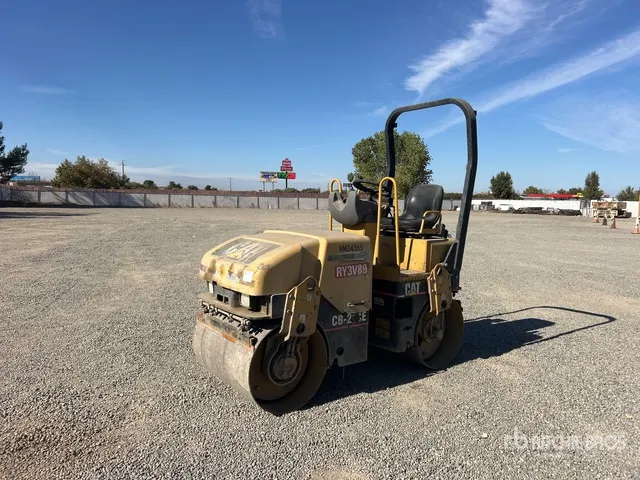 2005 Cat CB-214E Double Drum Roller