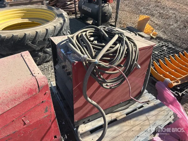 Lincoln Electric E500 Skid-Mounted Electric Welder