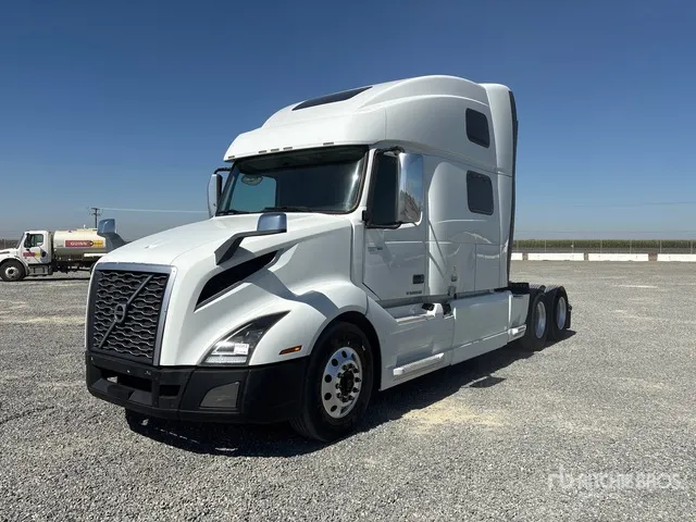 2020 Volvo VNL860 6x4 T/A Sleeper Truck Tractor