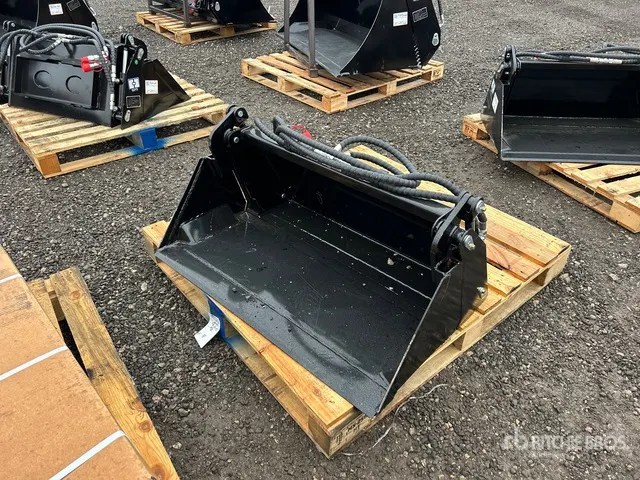 2026 GIYI SHY41 39 in Multi-Purpose Mini Skid Steer Bucket (Unused)