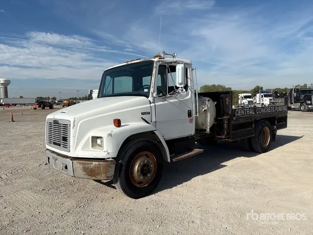 2000 Freightliner FL 60 4x2 Flatbed Truck