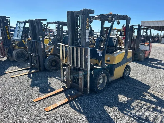 2011 Yale GLP060VXNVRE087 5550 lb Pneumatic Tire Forklift