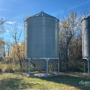Westeel- Rosco +/- 2000 bu 6 Ring Hopper Grain Bin