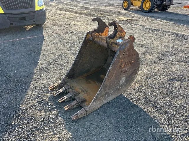 34 in Digging Excavator Bucket - Fits Kobelco 135