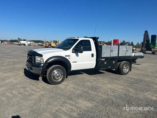 2007 Ford F-550 4x2 Flatbed Truck