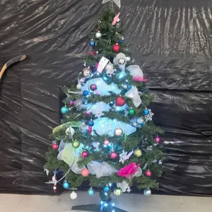 6’ Decorated Christmas Tree w/ Lights – Working