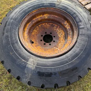 15.5 R25 tire and rim off 920 CAT loader   (GST 5% charged)
