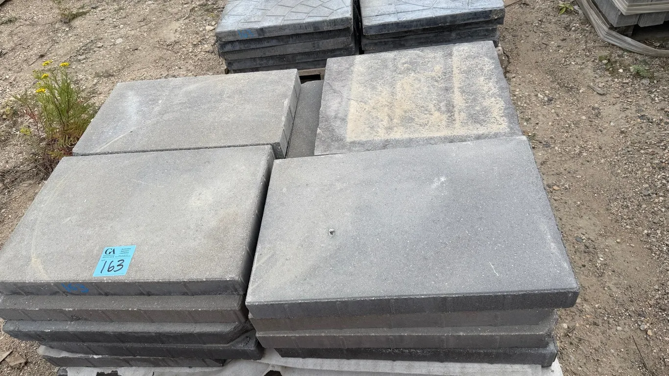 2 pallets charcoal patio slabs
