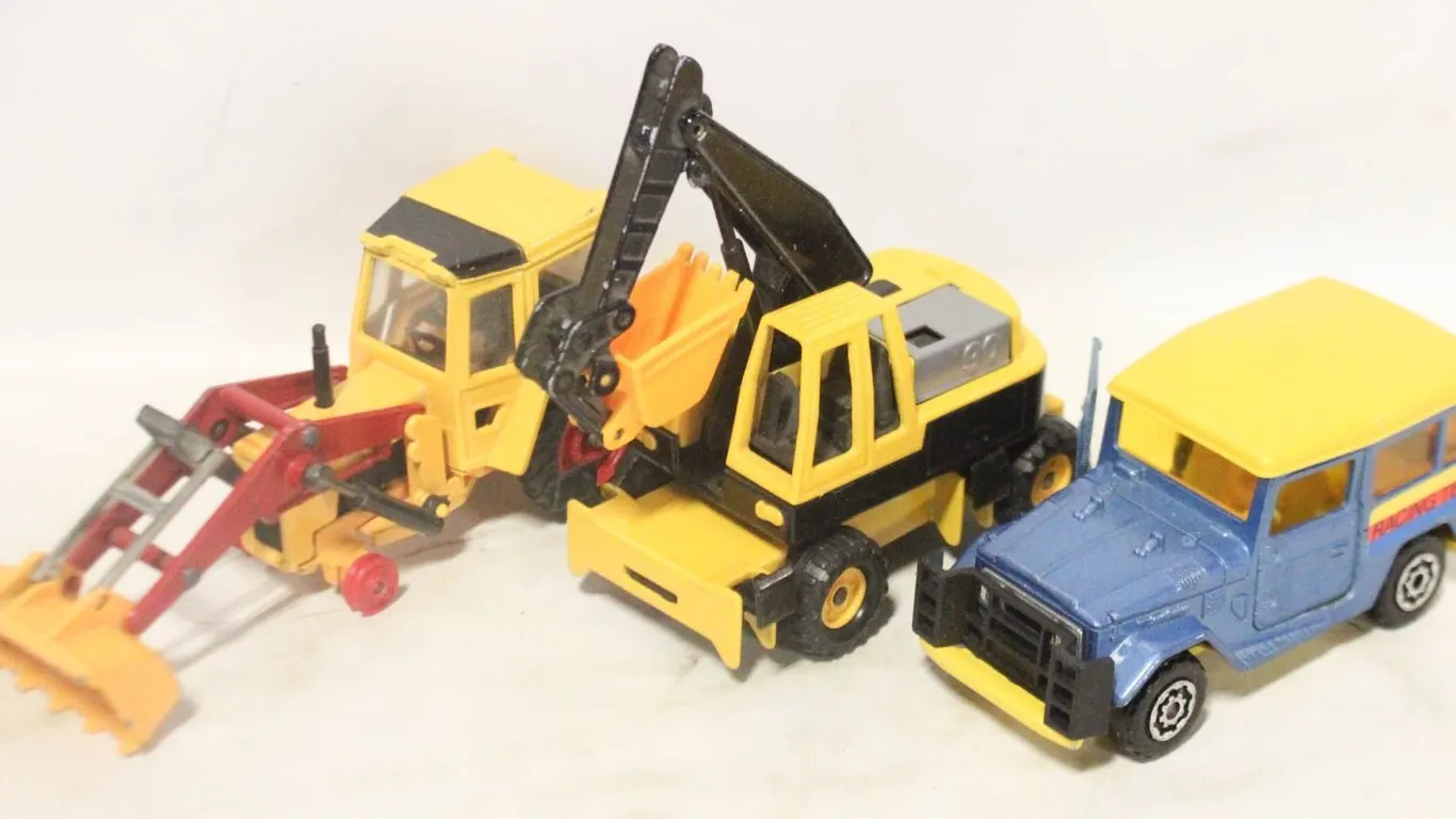 LOT OF 3 DIECAST CARS