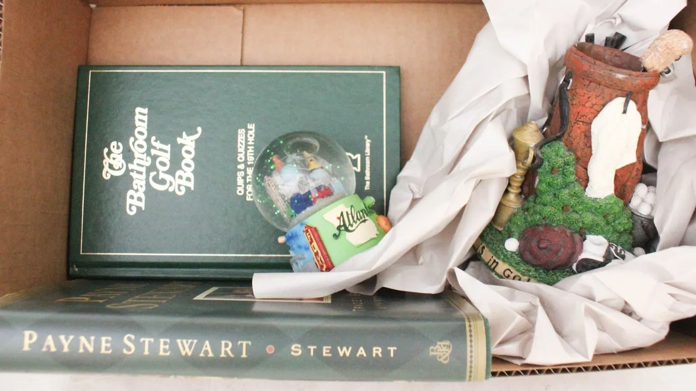 GOLF/BASEBALL SPORTS BOOKS/NOVELTY ITEMS