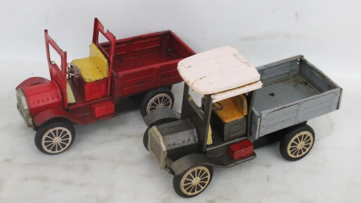 ANTIQUE TIN LITHOGRAPH TRUCKS TOGETHER