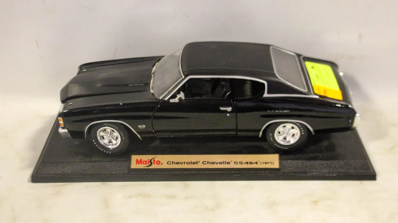 MAISTO 1:18 SCALE 1971 CHEVY CHEVELLE SS454