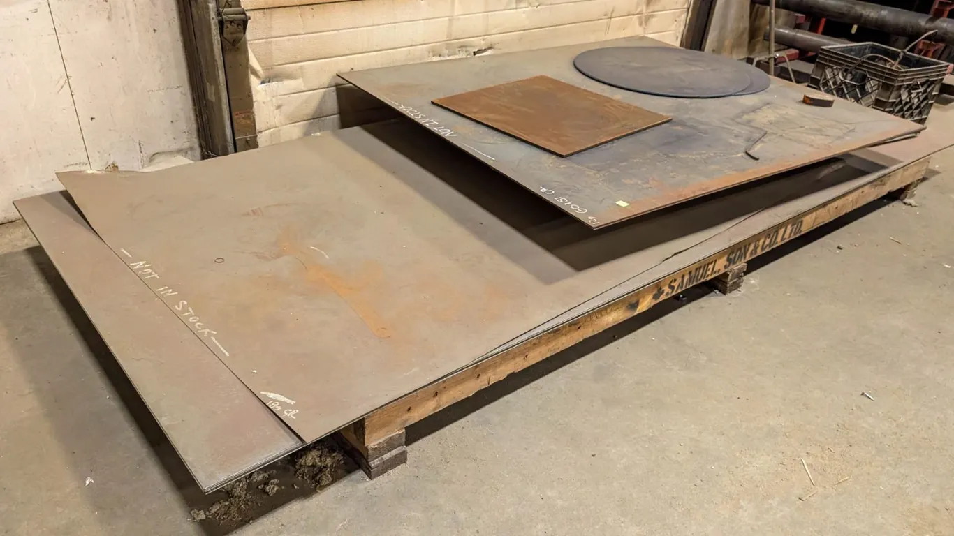 PALLET OF ASSORTED SHEET METAL
