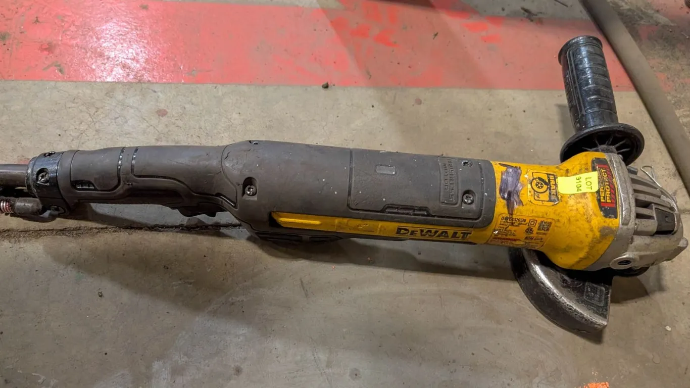 DEWALT DWE43265N ANGLE GRINDER